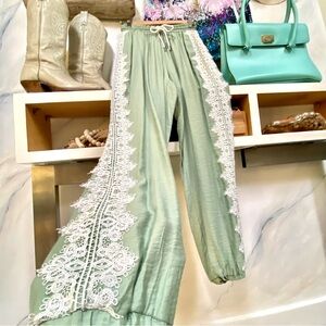 Rare lace trim MINT colour joggers w cabin cottage vibe